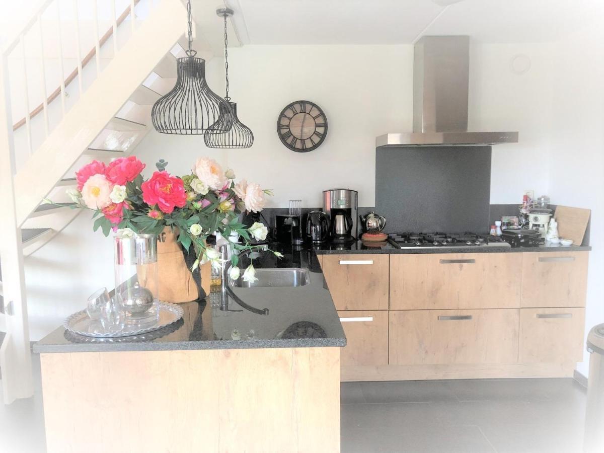 Charming Holiday Home By The Beach With Sauna Bubble Bath And Sunbed Julianadorp Exteriör bild